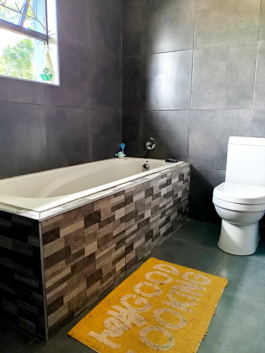 4 Bedroom Property for Sale in Abbotsford Eastern Cape